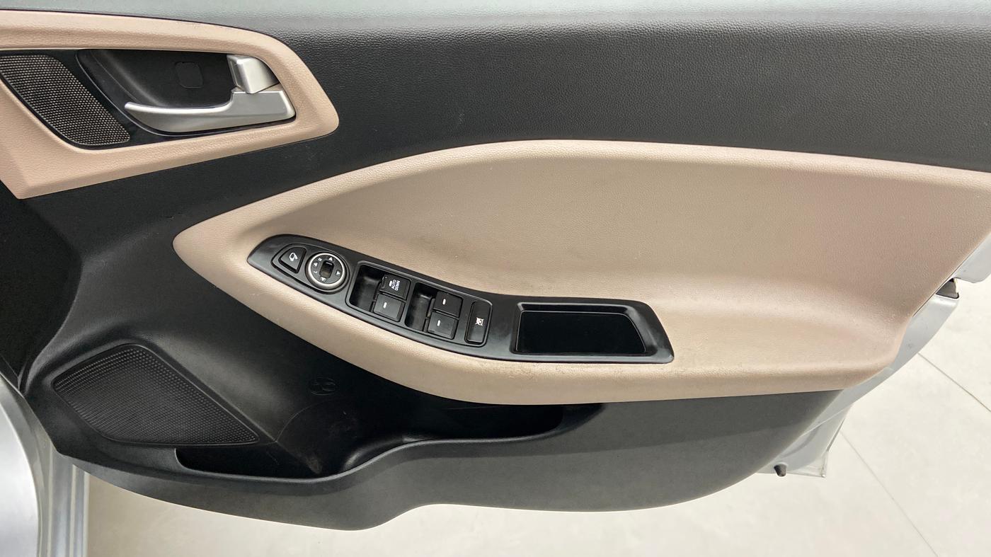 2020 Hyundai Elite i20 1.2 SPORTS PLUS VTVT, Petrol, Manual, 38,241 km, Driver Side Door Panels Control