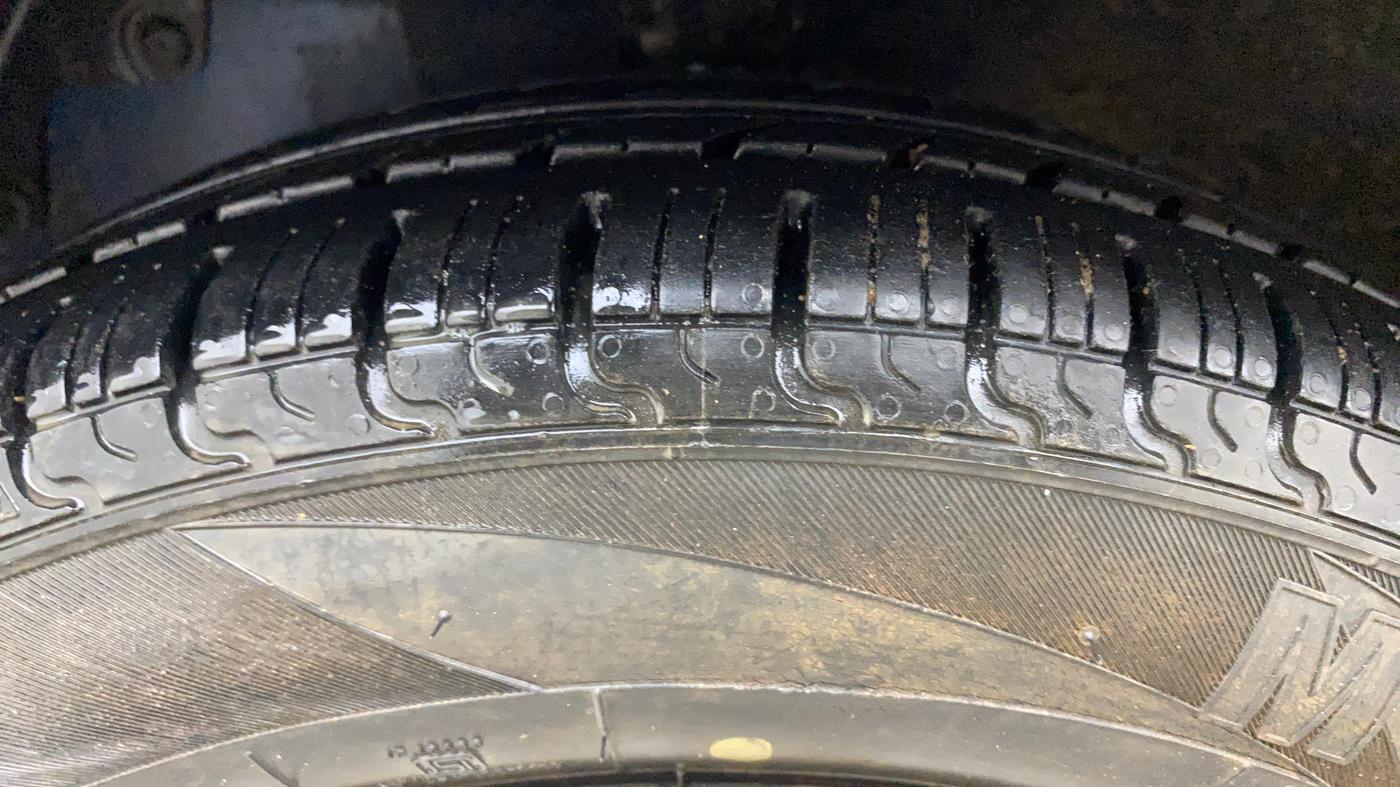 2014 Hyundai Eon SPORTZ, Petrol, Manual, 45,716 km, Left Front Tyre Tread