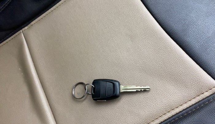 2014 Hyundai Eon SPORTZ, Petrol, Manual, 45,678 km, Key Close Up