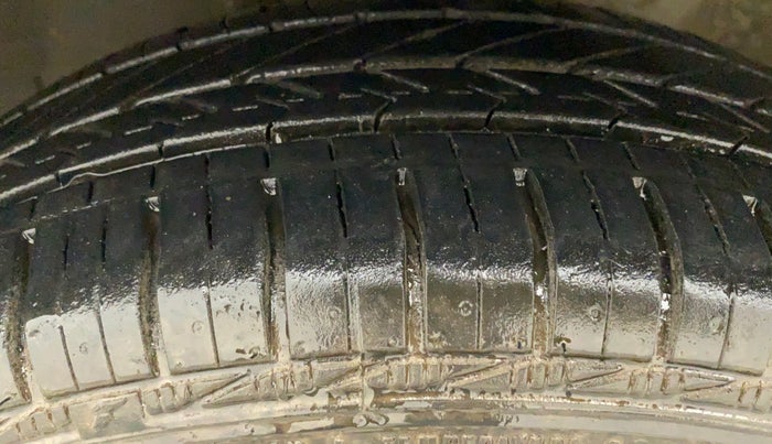 2013 Honda Brio S MT, Petrol, Manual, 44,636 km, Left Front Tyre Tread