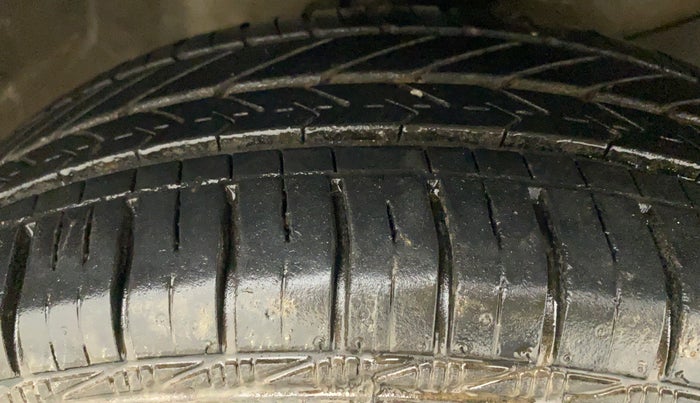 2013 Honda Brio S MT, Petrol, Manual, 44,636 km, Right Front Tyre Tread