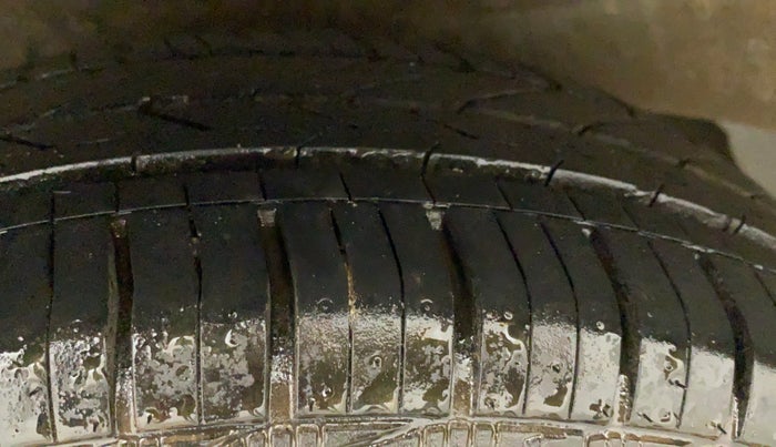 2013 Honda Brio S MT, Petrol, Manual, 44,636 km, Right Rear Tyre Tread