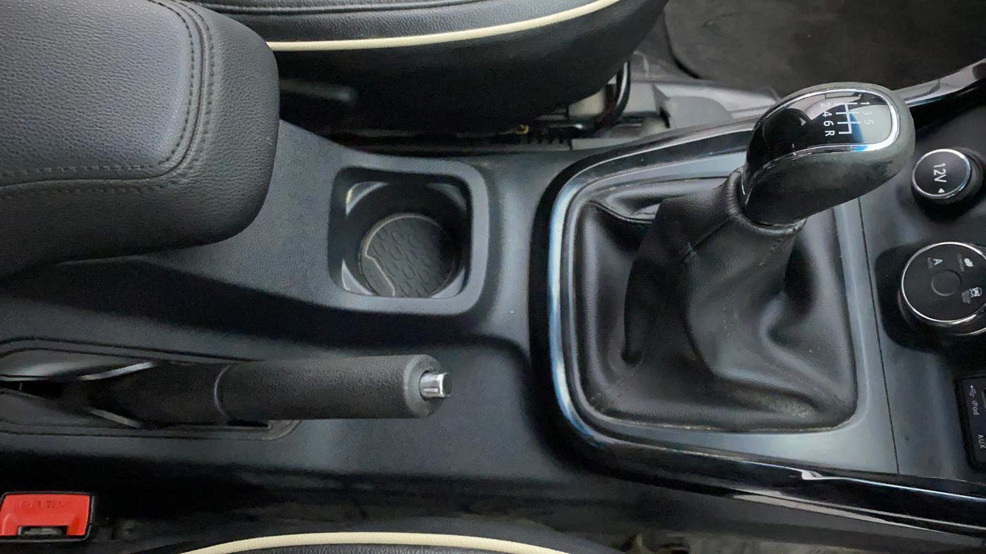 2018 Tata Hexa Varicor 400 XM, Diesel, Manual, 59,672 km, Gear Lever