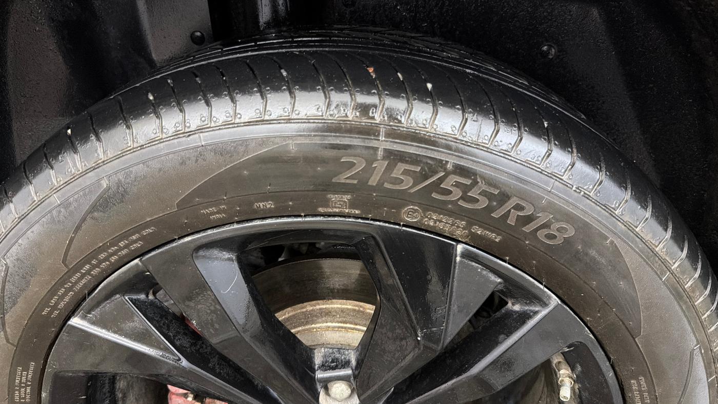 2024 MG HECTOR PLUS Sharp Pro Blackstorm 1.5 Turbo Petrol CVT 7 STR, Petrol, Automatic, 19,753 km, Right Rear Tyre Tread