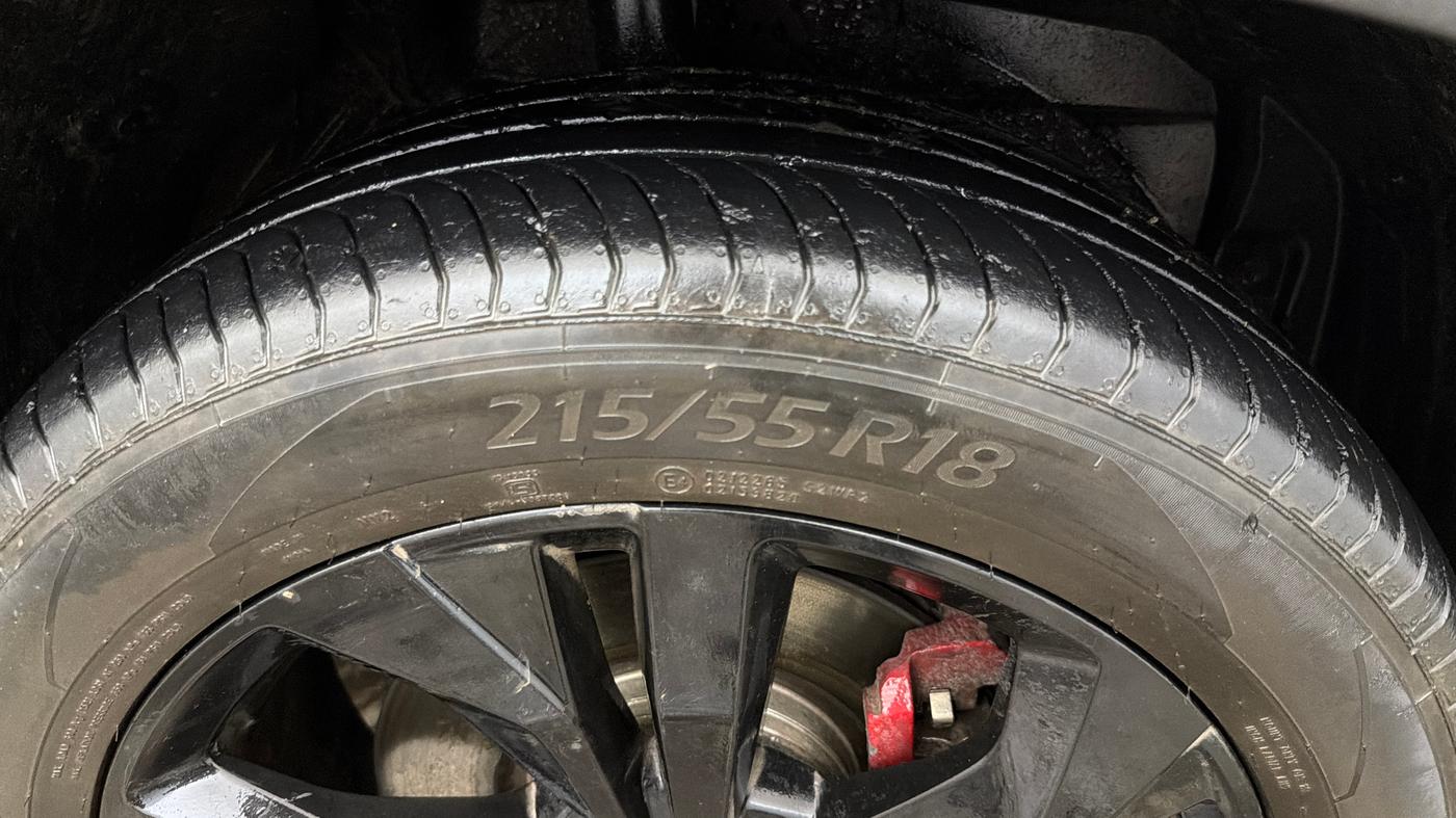 2024 MG HECTOR PLUS Sharp Pro Blackstorm 1.5 Turbo Petrol CVT 7 STR, Petrol, Automatic, 19,753 km, Right Front Tyre Tread