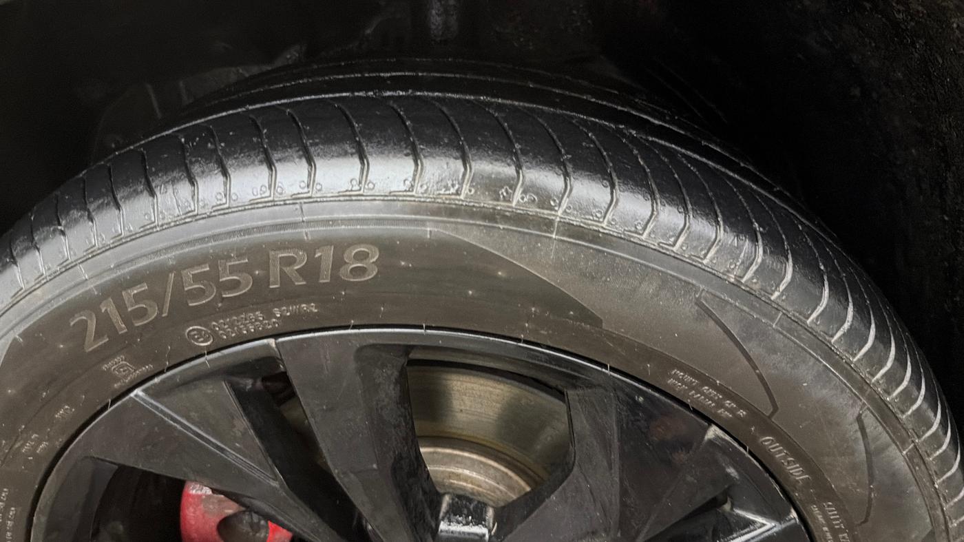 2024 MG HECTOR PLUS Sharp Pro Blackstorm 1.5 Turbo Petrol CVT 7 STR, Petrol, Automatic, 19,753 km, Left Front Tyre Tread