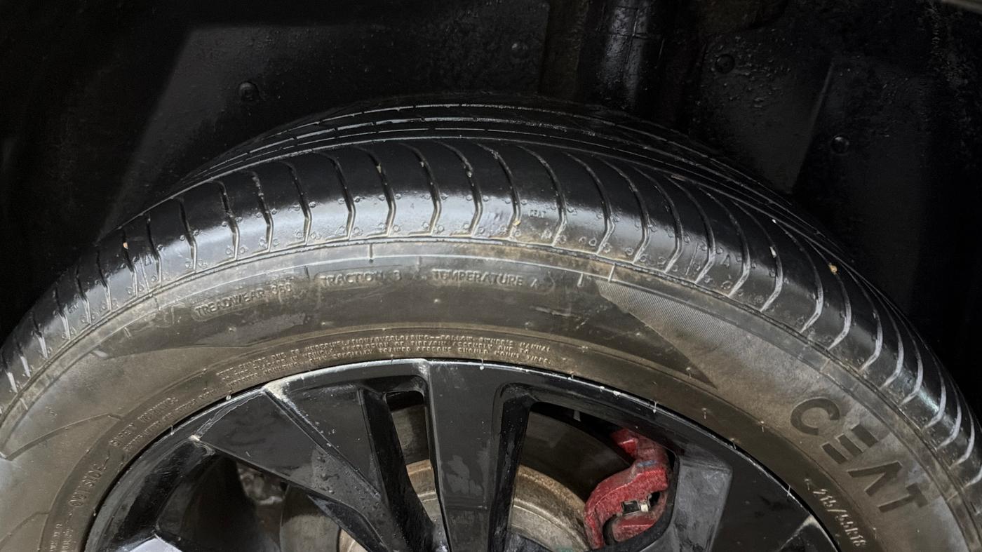 2024 MG HECTOR PLUS Sharp Pro Blackstorm 1.5 Turbo Petrol CVT 7 STR, Petrol, Automatic, 19,753 km, Left Rear Tyre Tread