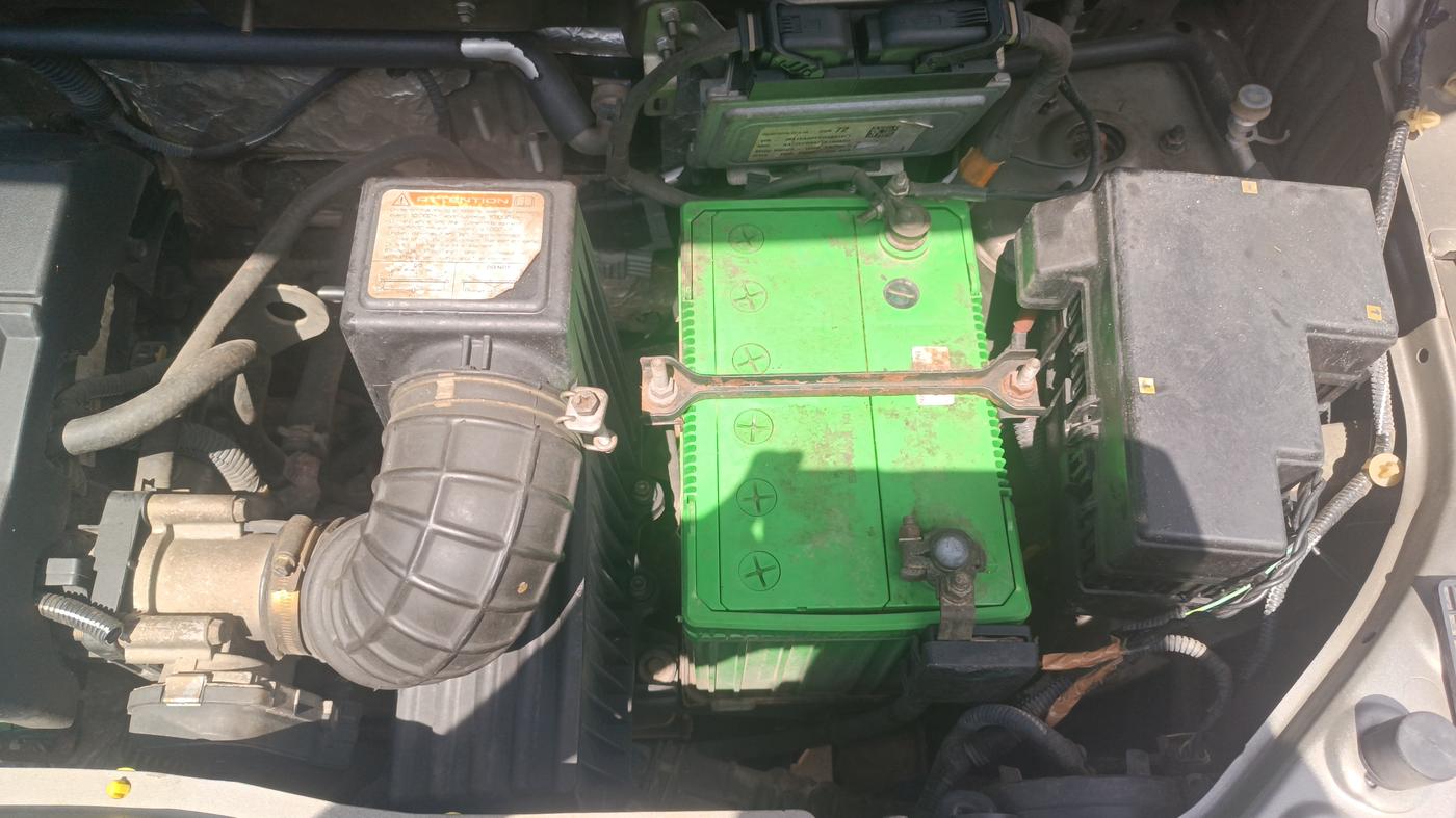 2016 Mahindra Kuv100 K6 5 STR, Petrol, Manual, 33,624 km, Engine View - Left