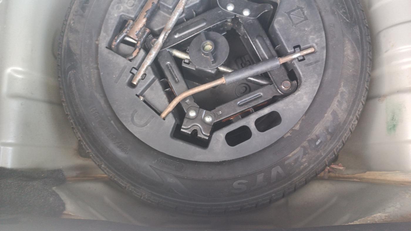 2016 Mahindra Kuv100 K6 5 STR, Petrol, Manual, 33,624 km, Spare Tyre