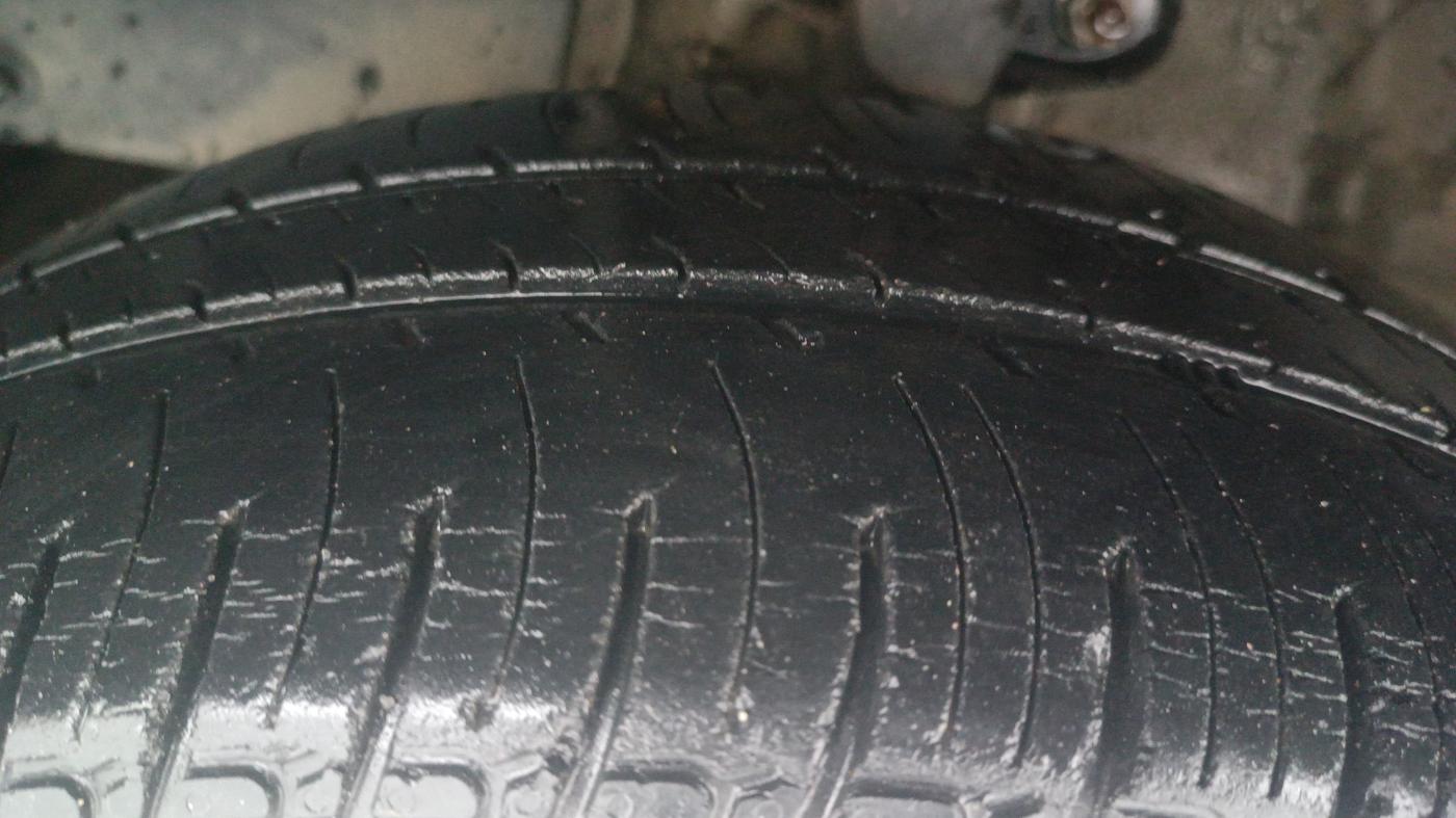 2016 Mahindra Kuv100 K6 5 STR, Petrol, Manual, 33,624 km, Left Front Tyre Tread