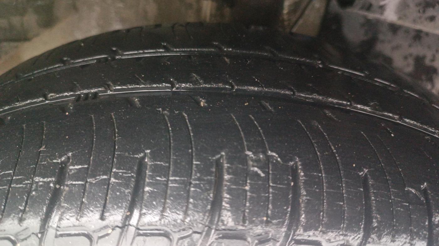 2016 Mahindra Kuv100 K6 5 STR, Petrol, Manual, 33,624 km, Right Front Tyre Tread