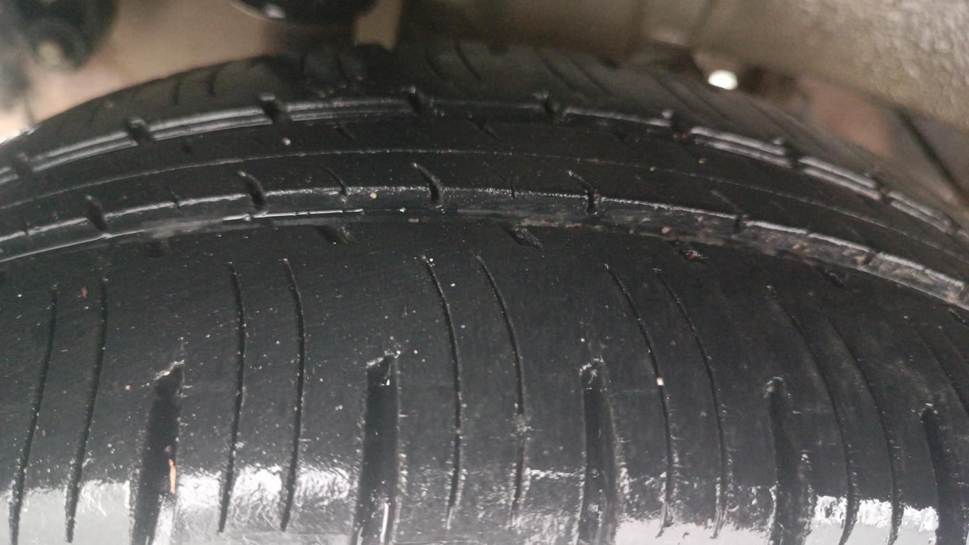 2016 Mahindra Kuv100 K6 5 STR, Petrol, Manual, 33,624 km, Right Rear Tyre Tread