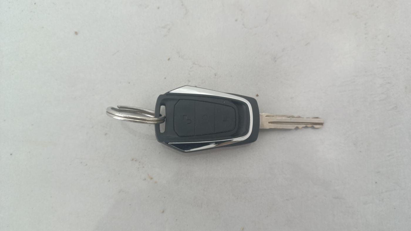 2016 Mahindra Kuv100 K6 5 STR, Petrol, Manual, 33,624 km, Key Close Up