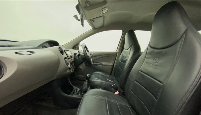 2011 Toyota Etios G, Petrol, Manual, 76,474 km, Right Side Front Door Cabin