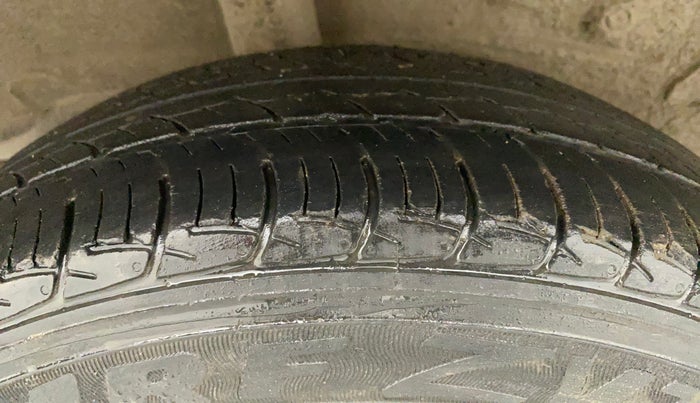 2011 Toyota Etios G, Petrol, Manual, 76,474 km, Right Rear Tyre Tread