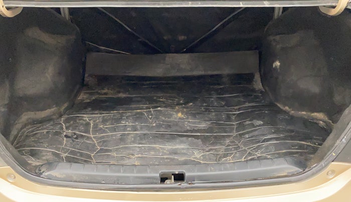 2011 Toyota Etios G, Petrol, Manual, 76,474 km, Boot Inside