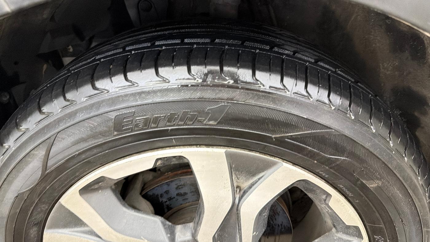 2017 Honda WR-V 1.2L I-VTEC VX MT, Petrol, Manual, 1,11,544 km, Left Front Tyre Tread