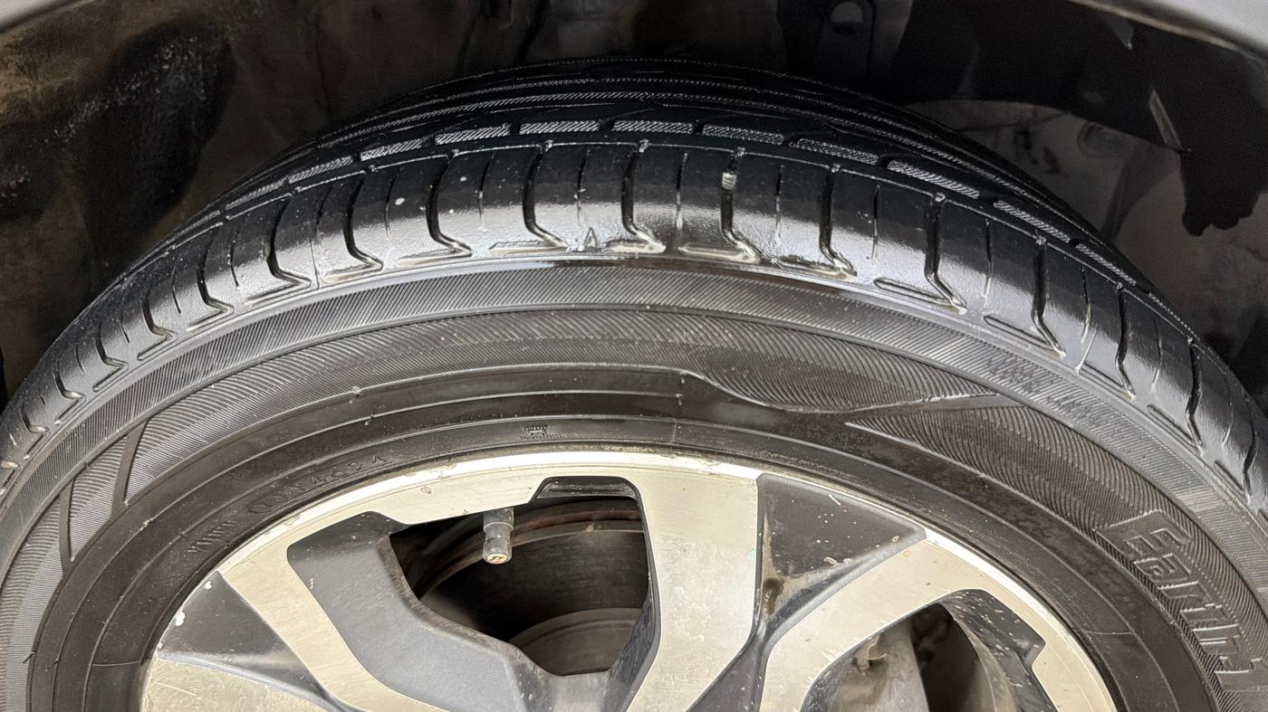 2017 Honda WR-V 1.2L I-VTEC VX MT, Petrol, Manual, 1,11,544 km, Right Front Tyre Tread