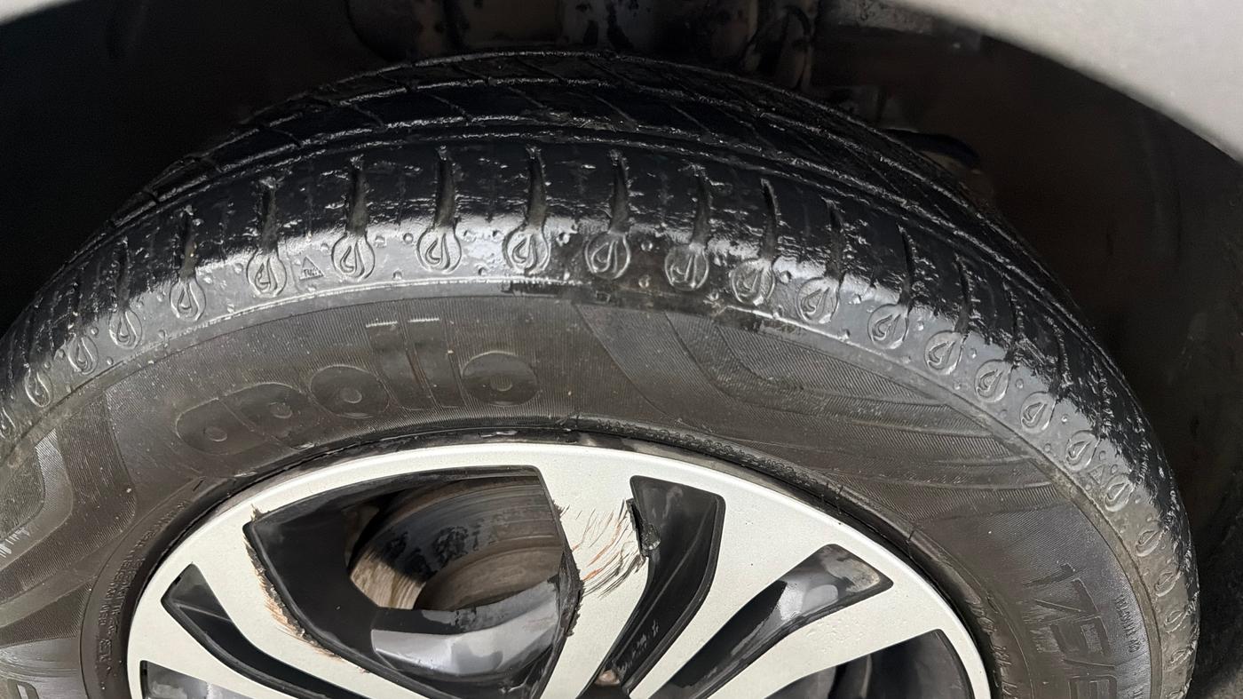 2024 Tata Tiago XTA CNG , CNG, Automatic, 50,745 km, Right Front Tyre Tread