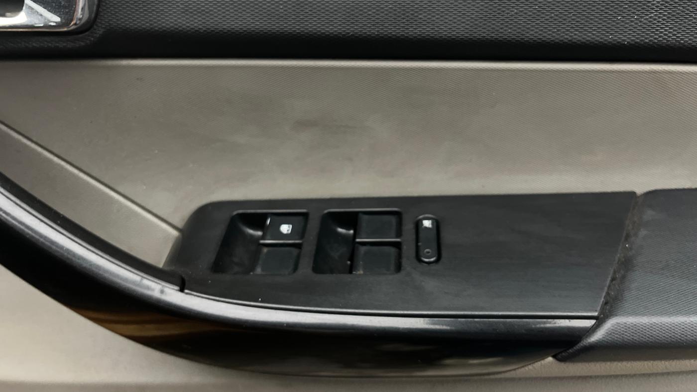 2017 Tata Tiago XZA PETROL, Petrol, Automatic, 90,097 km, Driver Side Door Panels Control