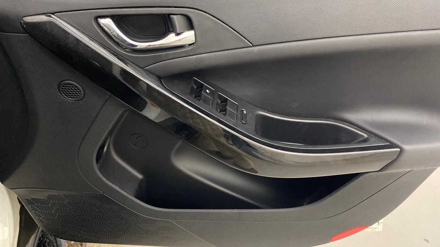 2024 Tata NEXON FEARLESS + SUNROOF DCA DUAL TONE 1.2 PETROL, Petrol, Automatic, 12,643 km, Driver Side Door Panels Control