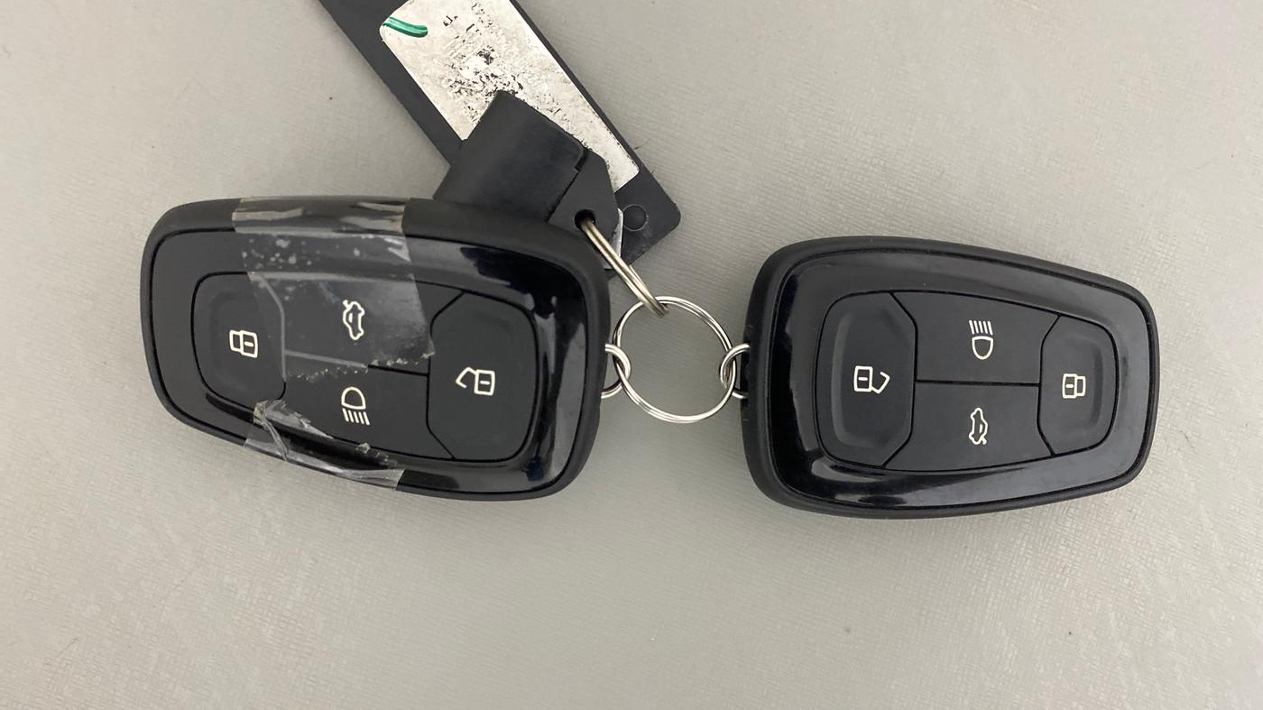 2024 Tata NEXON FEARLESS + SUNROOF DCA DUAL TONE 1.2 PETROL, Petrol, Automatic, 12,643 km, Key Close Up