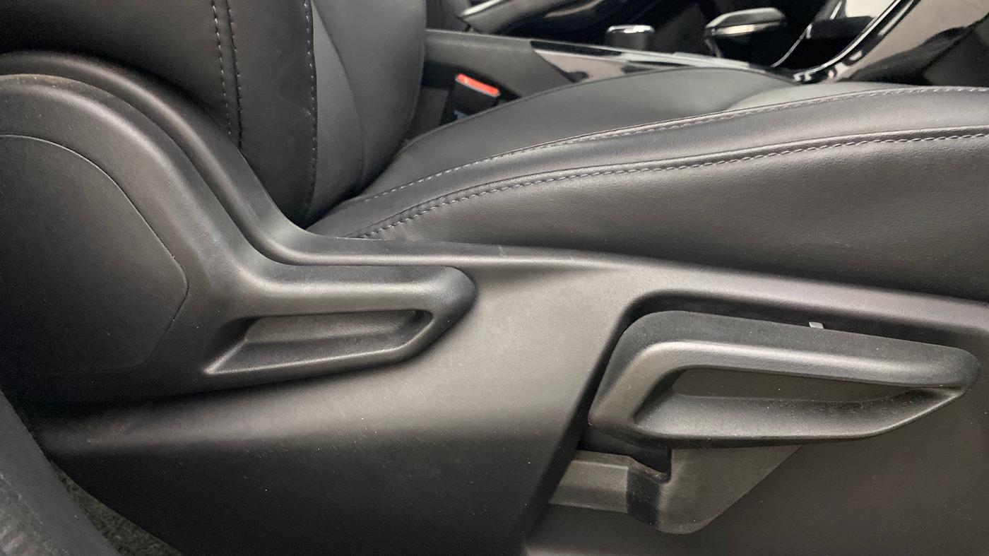 2024 Tata NEXON FEARLESS + SUNROOF DCA DUAL TONE 1.2 PETROL, Petrol, Automatic, 12,643 km, Driver Side Adjustment Panel