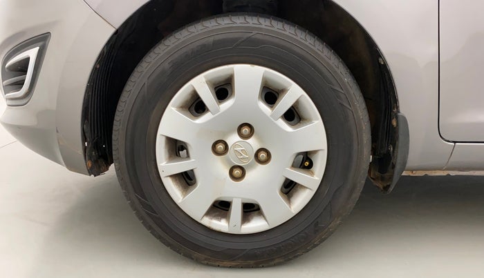 2013 Hyundai i20 MAGNA (O) 1.2, Petrol, Manual, 33,971 km, Left Front Wheel
