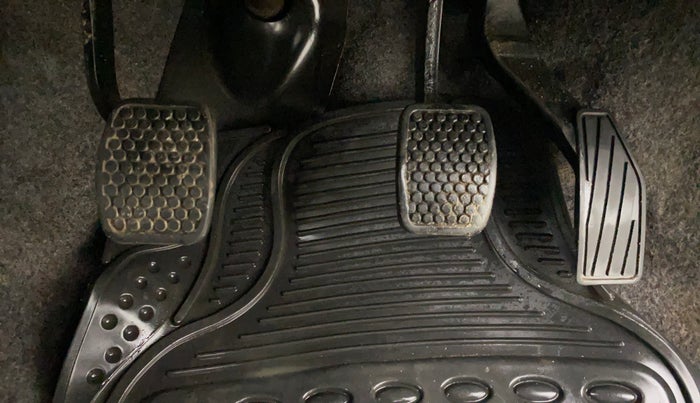 2017 Maruti Alto 800 LXI, Petrol, Manual, 70,340 km, Pedals