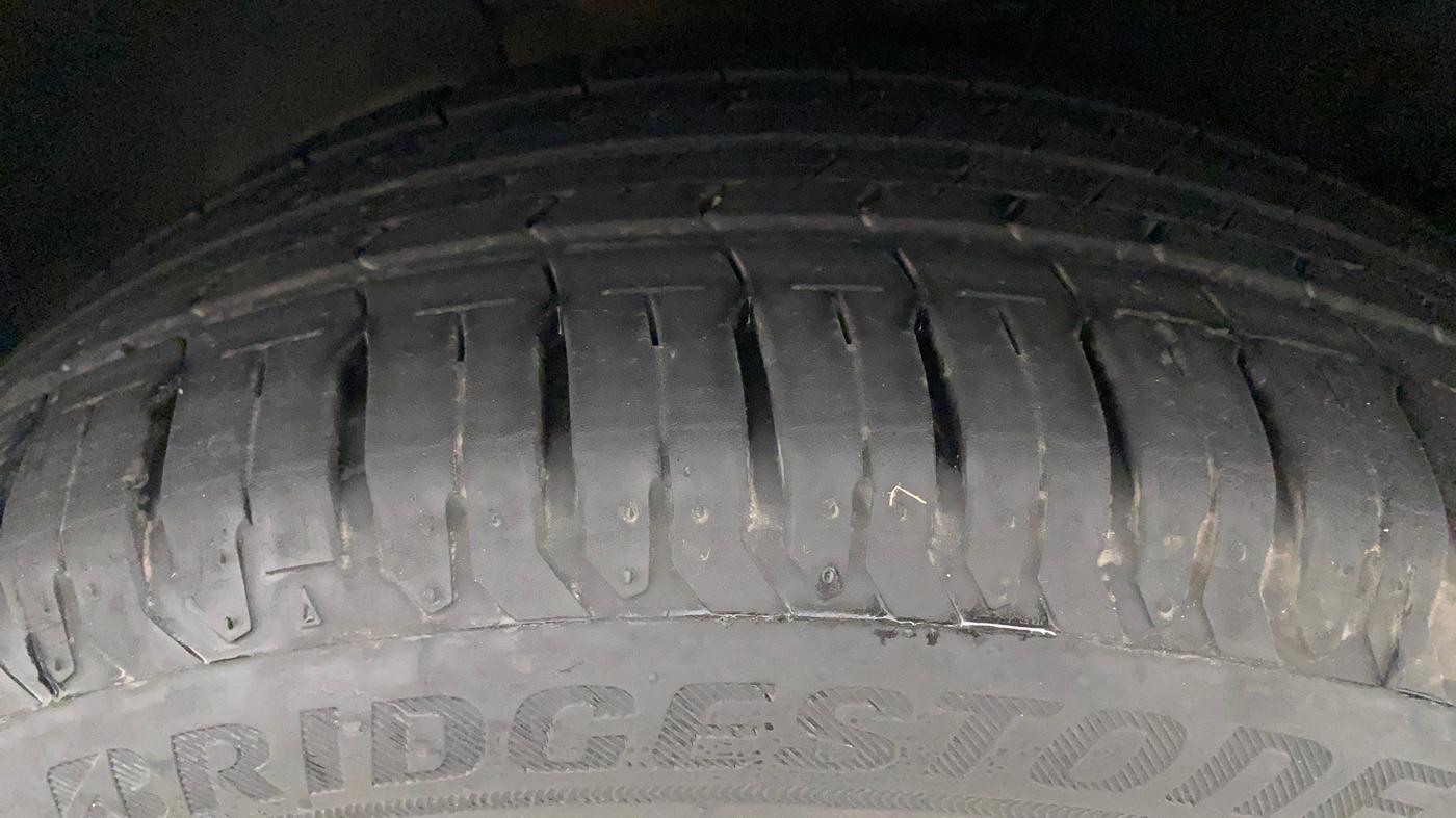 2021 Hyundai Verna SX (O) 1.5 VTVT IVT, Petrol, Automatic, 7,675 km, Left Front Tyre Tread