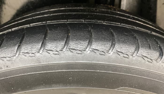 2021 Skoda KUSHAQ STYLE 1.0L TSI AT (6 AIRBAGS), Petrol, Automatic, 59,630 km, Left Rear Tyre Tread