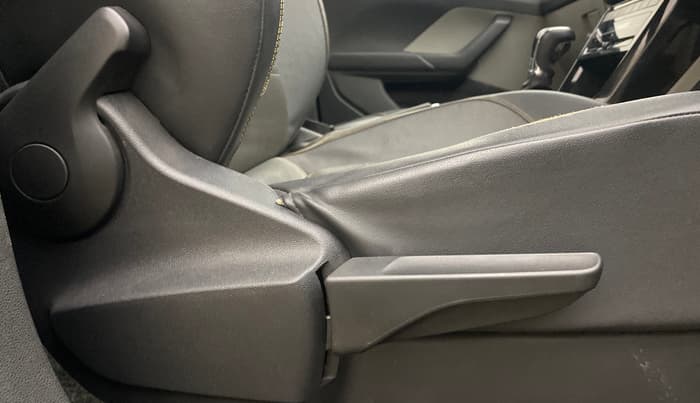 2021 Skoda KUSHAQ STYLE 1.0L TSI AT (6 AIRBAGS), Petrol, Automatic, 59,630 km, Driver Side Adjustment Panel