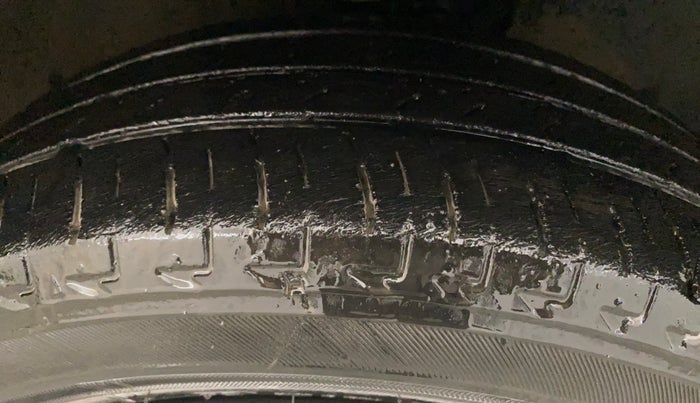 2017 Maruti IGNIS DELTA 1.2 AMT, Petrol, Automatic, 33,191 km, Right Front Tyre Tread