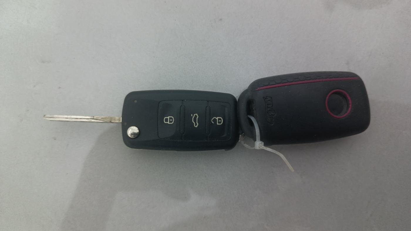 2012 Volkswagen Polo HIGHLINE1.2L, Petrol, Manual, 1,07,764 km, Key Close Up