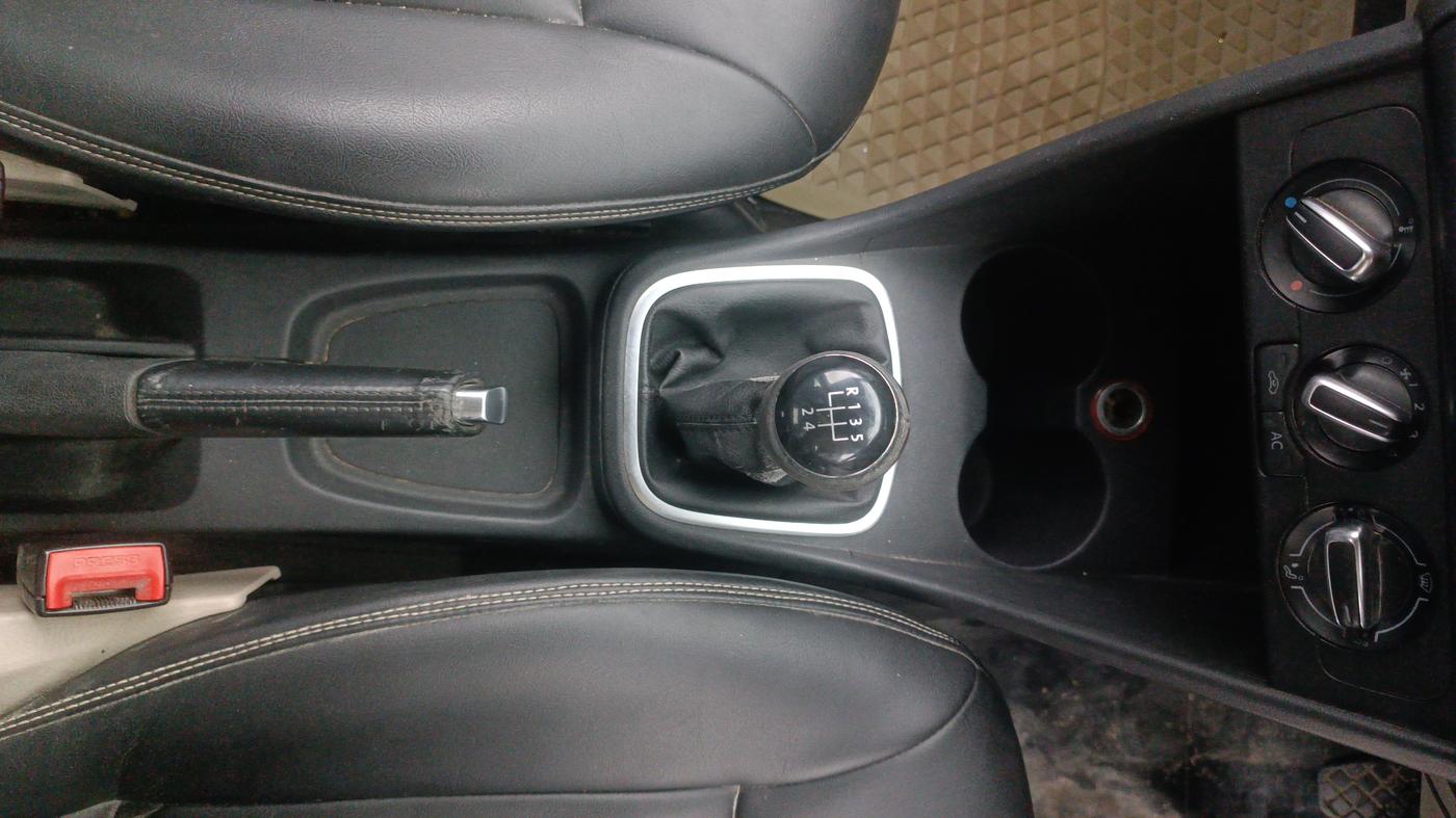 2012 Volkswagen Polo HIGHLINE1.2L, Petrol, Manual, 1,07,764 km, Gear Lever