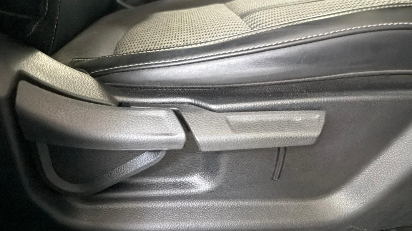 2022 KIA CARENS PRESTIGE PLUS 1.5 DIESEL 7 STR, Diesel, Manual, 19,509 km, Driver Side Adjustment Panel
