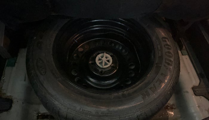 2016 Hyundai Creta E PLUS 1.6 PETROL, CNG, Manual, 1,25,577 km, Spare Tyre