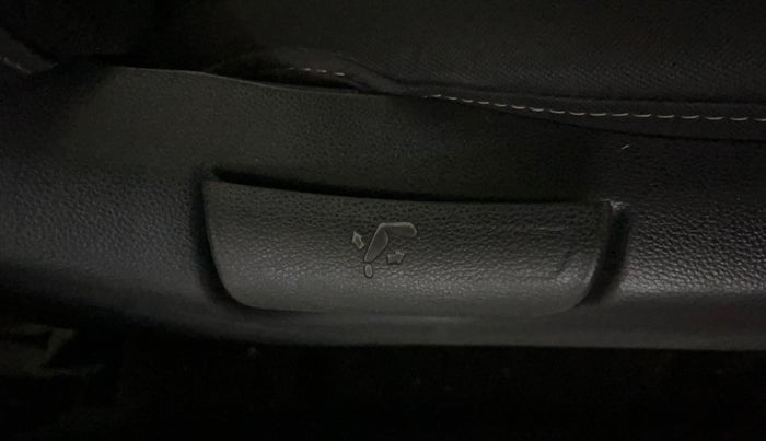 2016 Hyundai Creta E PLUS 1.6 PETROL, CNG, Manual, 1,25,577 km, Driver Side Adjustment Panel