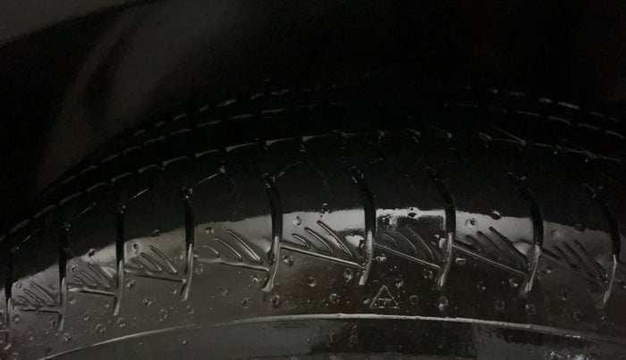 2016 Hyundai Creta E PLUS 1.6 PETROL, CNG, Manual, 1,25,577 km, Left Rear Tyre Tread