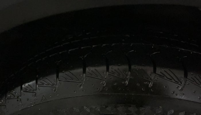 2016 Hyundai Creta E PLUS 1.6 PETROL, CNG, Manual, 1,25,577 km, Right Rear Tyre Tread