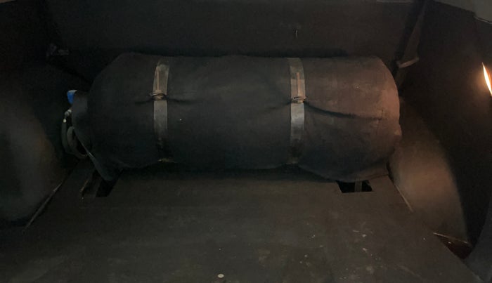 2016 Hyundai Creta E PLUS 1.6 PETROL, CNG, Manual, 1,25,577 km, Boot Inside