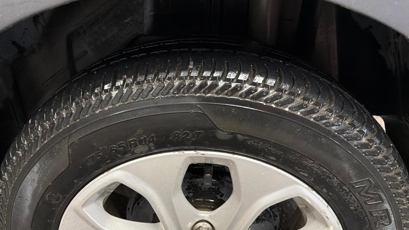 2016 Ford Figo Aspire TITANIUM 1.2 PETROL, Petrol, Manual, 49,925 km, Left Rear Tyre Tread