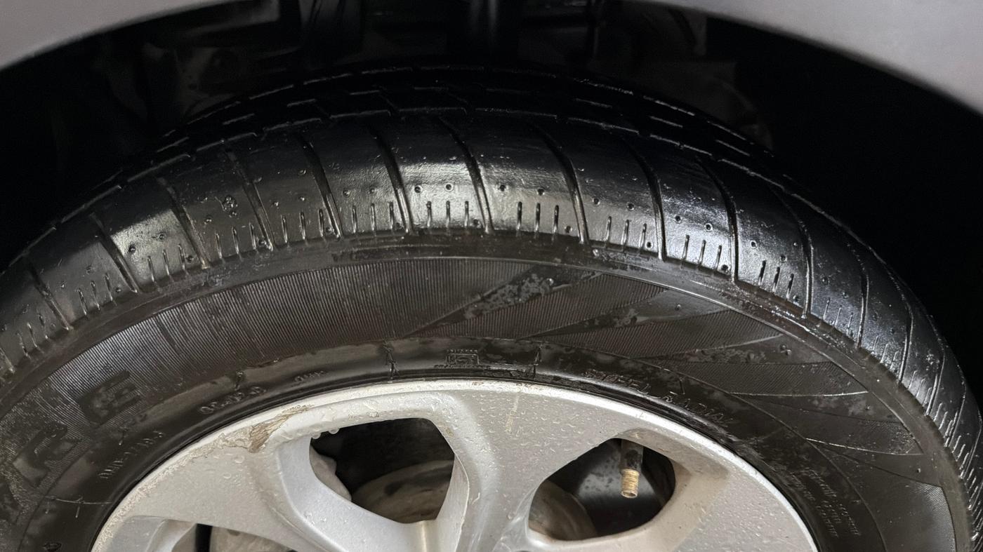 2016 Ford Figo Aspire TITANIUM 1.2 PETROL, Petrol, Manual, 49,925 km, Left Front Tyre Tread