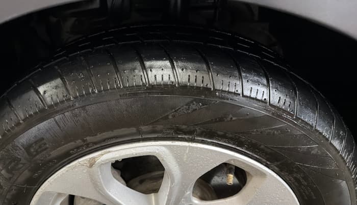 2016 Ford Figo Aspire TITANIUM 1.2 PETROL, Petrol, Manual, 49,925 km, Left Front Tyre Tread