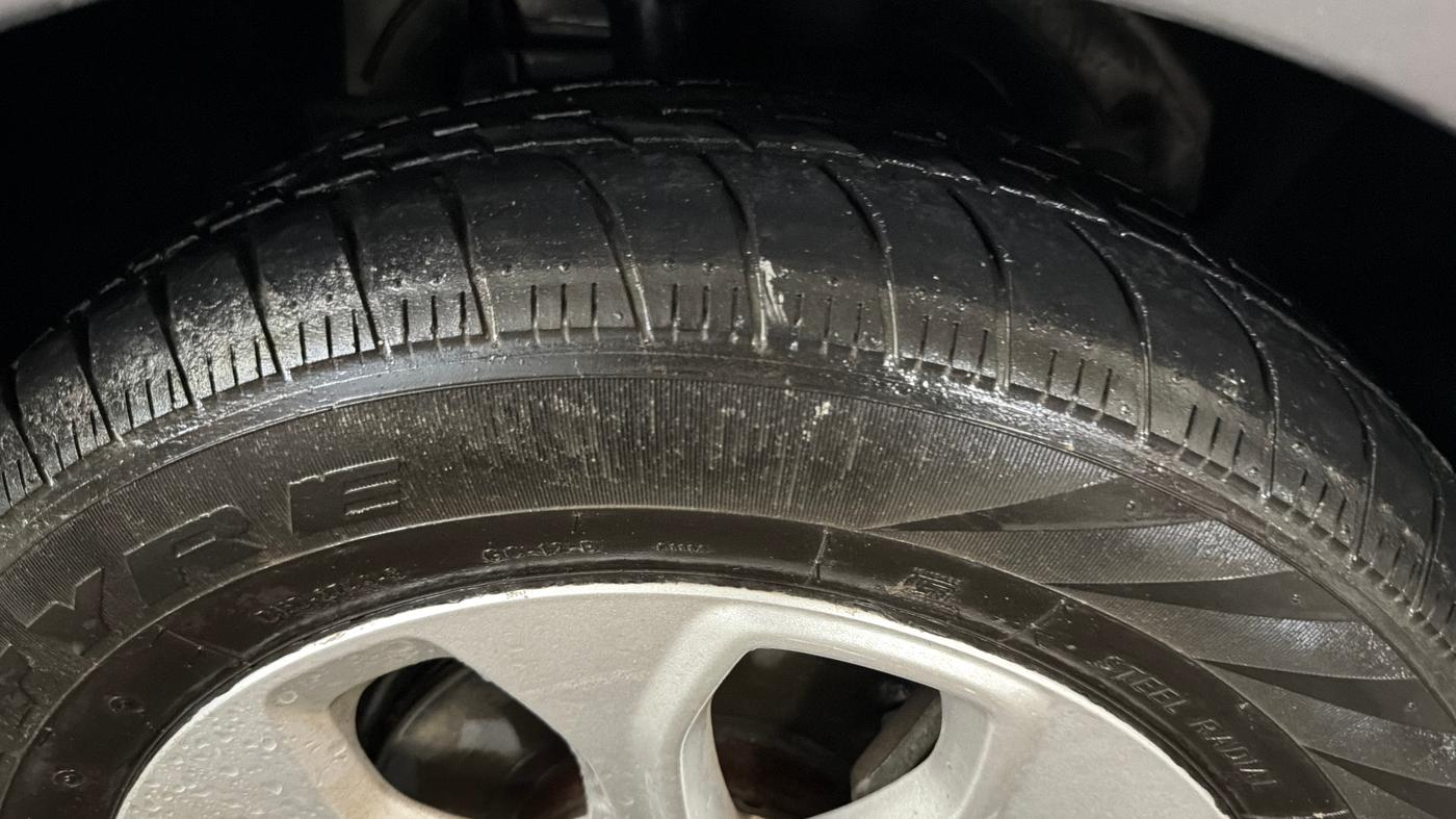2016 Ford Figo Aspire TITANIUM 1.2 PETROL, Petrol, Manual, 49,925 km, Right Front Tyre Tread