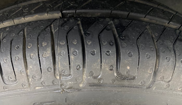 2016 Renault Kwid RXT 0.8, CNG, Manual, 39,479 km, Right Front Tyre Tread