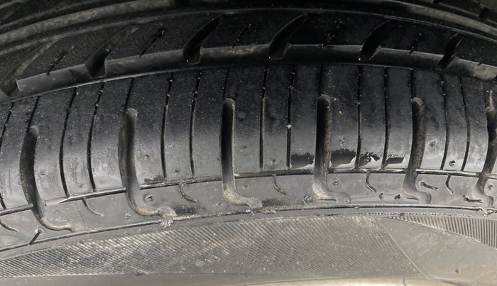 2016 Renault Kwid RXT 0.8, CNG, Manual, 39,479 km, Right Rear Tyre Tread