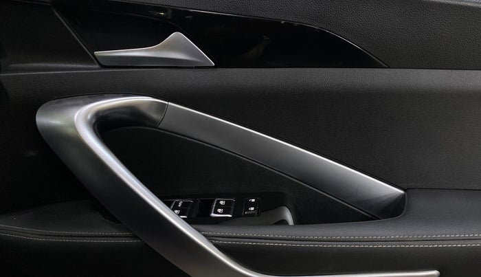 2019 MG HECTOR SHARP 1.5 DCT PETROL, Petrol, Automatic, 28,798 km, Driver Side Door Panels Control