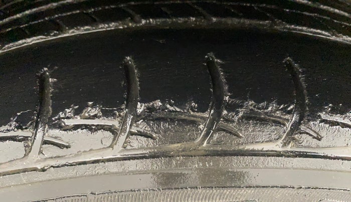 2017 Maruti Ciaz SIGMA 1.4 MT PETROL, Petrol, Manual, 73,236 km, Left Front Tyre Tread