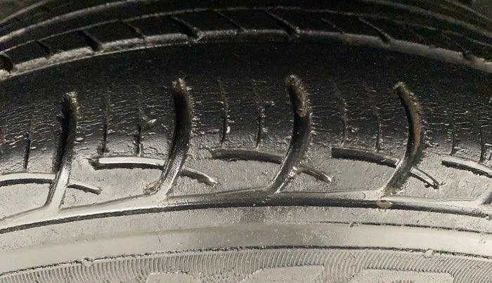 2017 Maruti Ciaz SIGMA 1.4 MT PETROL, Petrol, Manual, 73,236 km, Left Rear Tyre Tread